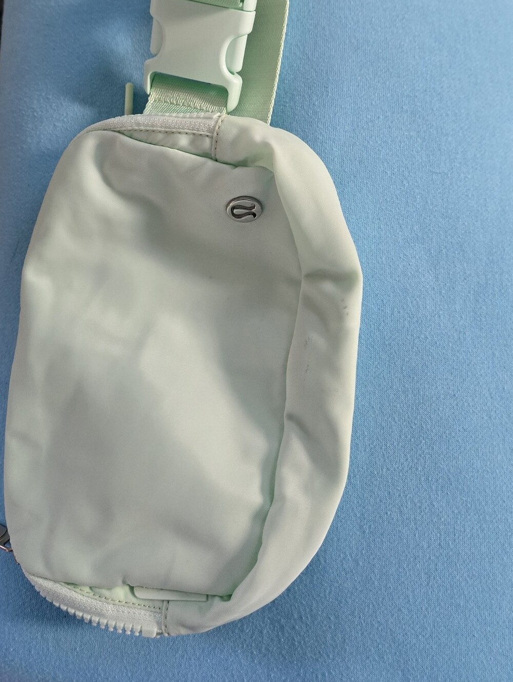 lululemon athletica pale mint green crossbody sling bag